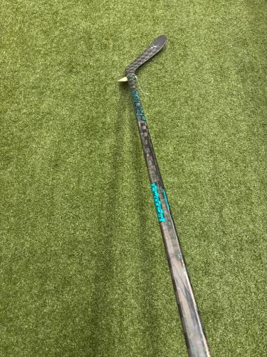 Senior Bauer Twitch Hockey Stick Right Handed P28 70 Flex (Used)