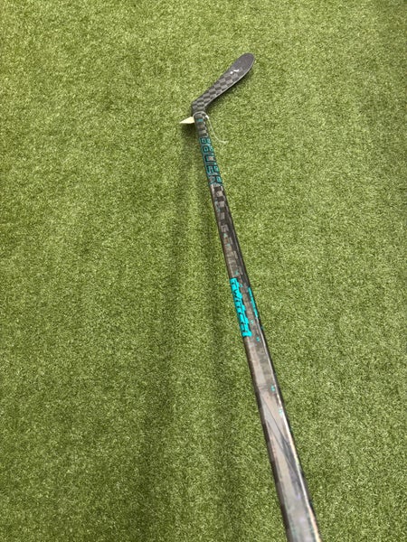 Senior Bauer Twitch Hockey Stick Right Handed P28 70 Flex (Used)