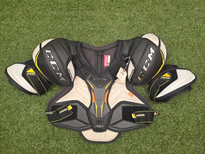 Medium Senior CCM Super Tacks AS1 Shoulder Pads (Used)