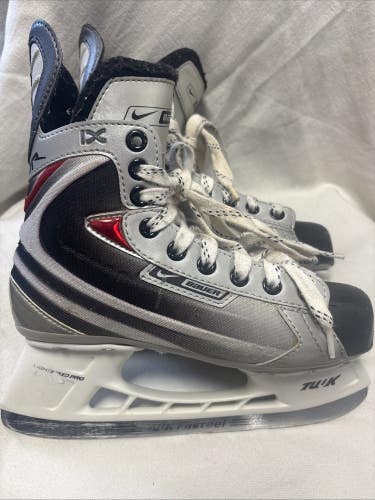 Junior Size 4 Bauer Vapor IX Ice Hockey Skates