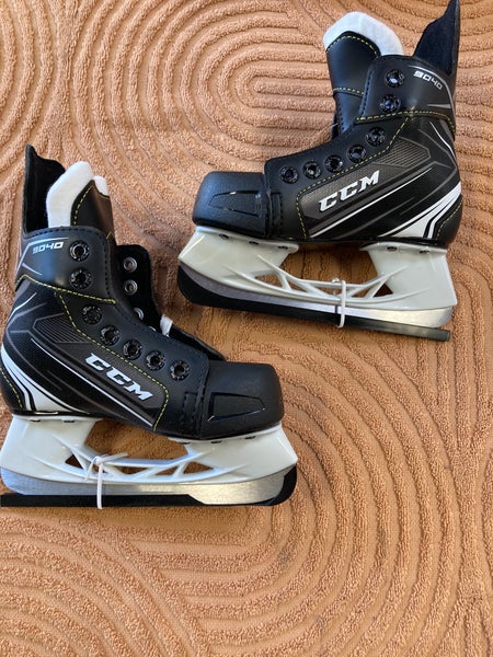 Youth CCM Tacks 9040 Hockey Skates Regular Width 11 (New)