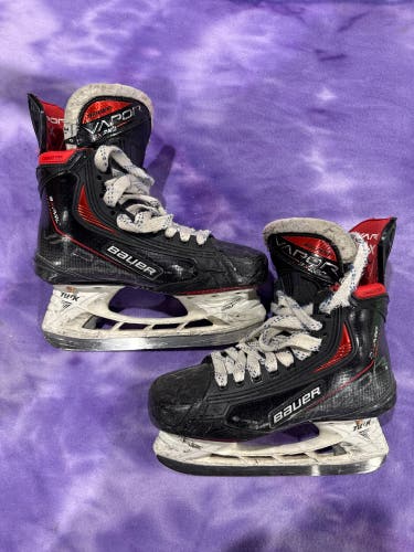 Junior Bauer Vapor 3X Pro Hockey Skates Regular Width Size 3.5 (Used)