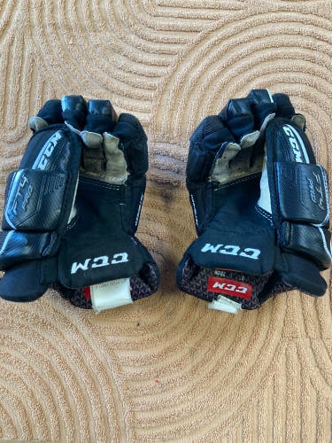 Black Junior CCM JetSpeed FT4 Pro Gloves 11" (Used)