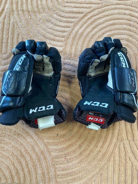 Black Junior CCM JetSpeed FT4 Pro Gloves 11" (Used)