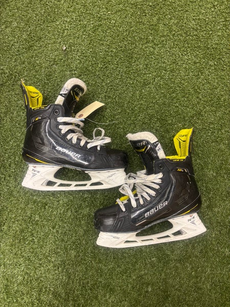 Intermediate Bauer Supreme M4 Hockey Skates | Size 5.5 Fit 2