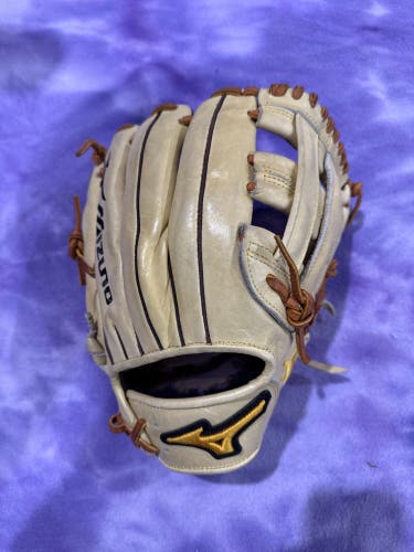 Brown Mizuno Pro Select RH Outfield Baseball Glove 12" (Used)