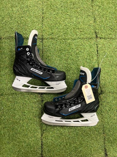 Intermediate Bauer XLP Hockey Skates Regular Width Size 5 (New)