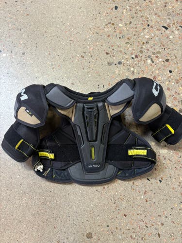 Large Junior CCM AS580 Shoulder Pads (Used)