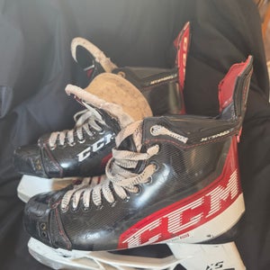 CCM JetSpeed FT4 Hockey Skates Regular Width 9 (Used)