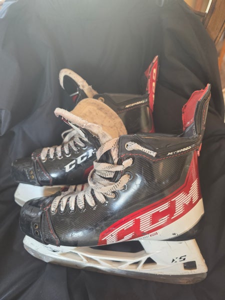 CCM JetSpeed FT4 Hockey Skates Regular Width 9 (Used)