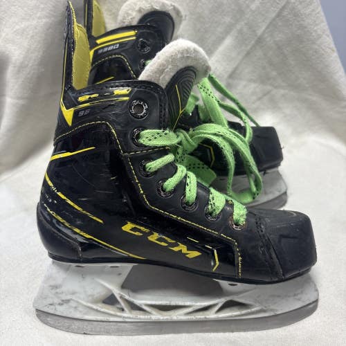 Junior Youth Size 12 CCM SUPER TACKS 9380 Ice Hockey Skates