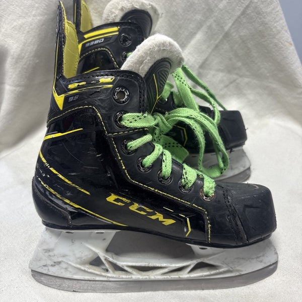 Junior Youth Size 12 CCM SUPER TACKS 9380 Ice Hockey Skates