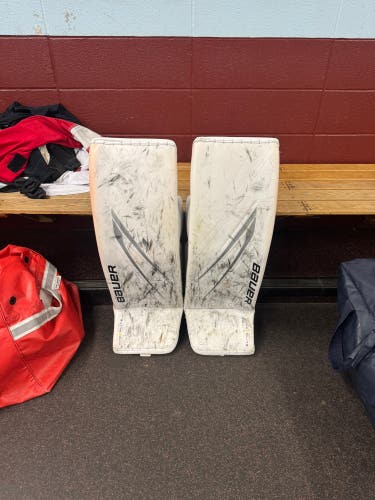 Large 2024 Bauer Hyperlite 2 Goalie Leg Pads (Used)
