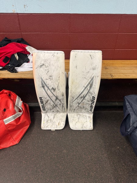 Large 2024 Bauer Hyperlite 2 Goalie Leg Pads (Used)