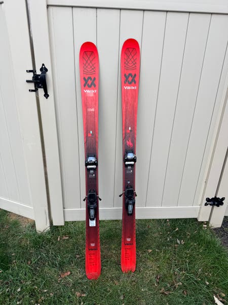 Volkl Mantra M6 170 cm All Mountain Skis With Bindings (Used