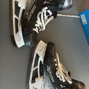2023 Bauer Vapor Hyperlite 2 Hockey Skates 6.5 (Used)