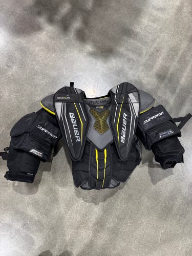 Senior Small Bauer Supreme 2S Pro Goalie Chest Protector (Used)