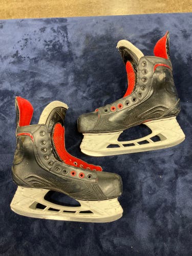 Senior Bauer Vapor X600 Hockey Skates Regular Width 7.5 (Used)