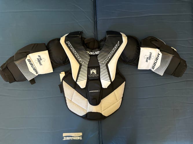 Large/Extra Large Bauer Prodigy 3.0 Goalie Chest Protector (Used)