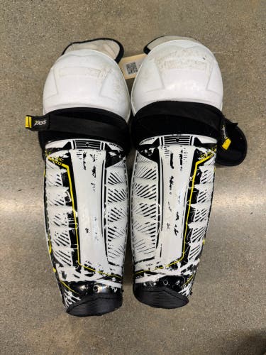 Junior CCM Tacks Classic Pro Shin Pads 12" (Used)