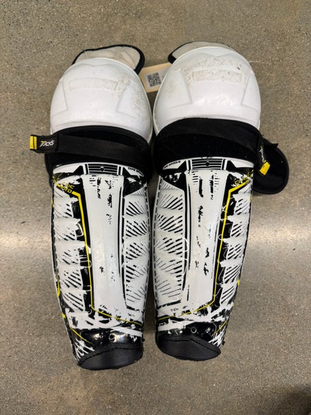 Junior CCM Tacks Classic Pro Shin Pads 12" (Used)