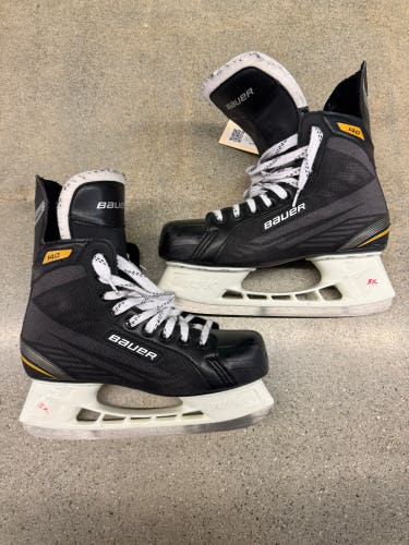 Senior Bauer Supreme 140 Hockey Skates Regular Width 9 (Used)
