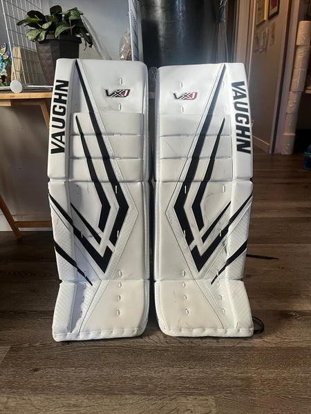 32" 2025 Vaughn VX1 Pro Carbon Goalie Leg Pads (Used for one skate)