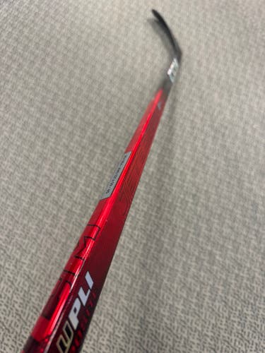 Senior Red CCM JetSpeed FT8 Pro Right Handed Hockey Stick P28+1/4 65 Flex (New)