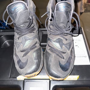 Black Men's Size M 11.0 (W 12.0) Adult Nike Shoes (Used)