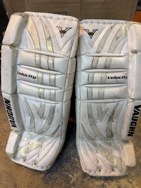 26" Vaughn Velocity V5 Goalie Leg Pads (Used)