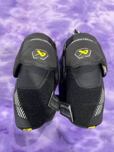 Senior Medium Bauer Supreme M5 Pro Elbow Pads (Used)