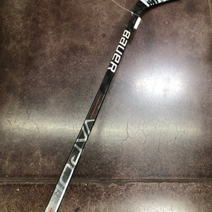 Junior Bauer Vapor Hyperlite Hockey Stick Right Handed P28 50 Flex (Used)