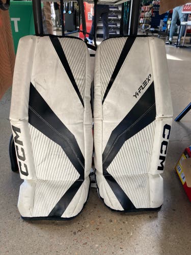 24" Youth CCM YTFLEX 3 Goalie Leg Pads (Used)