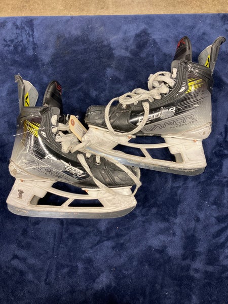 Senior Bauer Vapor Hyperlite 2 Hockey Skates 8.5 (Used)