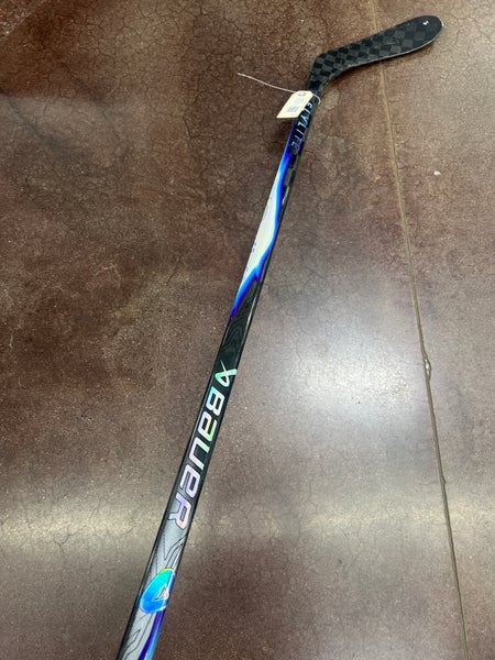 Junior Bauer Vapor FlyLite Hockey Stick Right Handed P28 50 Flex (Used)