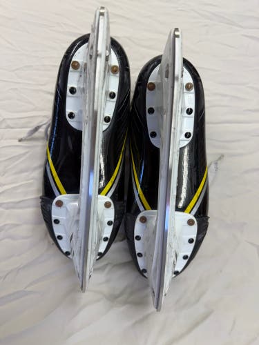 2016 CCM Super Tacks Hockey Skates Regular Width Pro Stock 7.5 (Used)