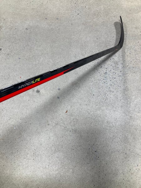 Senior Bauer Vapor Hyperlite Hockey Stick | RH P92M