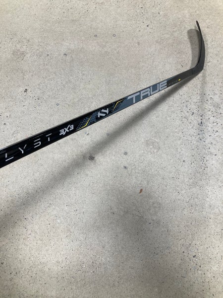 Senior True Catalyst 3X3 Hockey Stick | RH T92.5