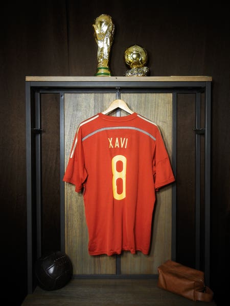 Spain 2014/15 Home Jersey – Xavi #8 – XL – Red Adidas Shirt (MPN