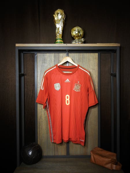 Spain 2014/15 Home Jersey – Xavi #8 – XL – Red Adidas Shirt (MPN