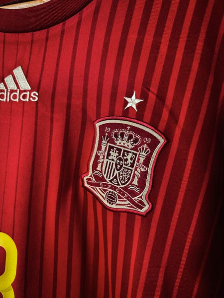 Spain 2014/15 Home Jersey – Xavi #8 – XL – Red Adidas Shirt (MPN