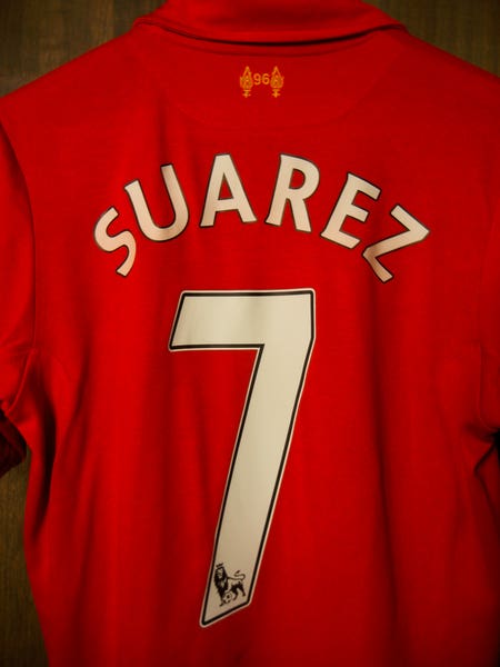 Liverpool 2012/13 Home Jersey Suárez #7 Size S Red Warrior Shirt