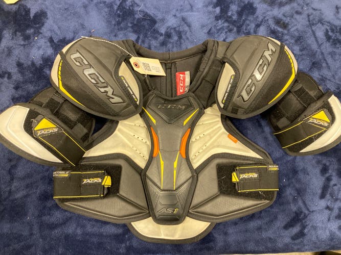 Small Senior CCM Super Tacks AS1 Shoulder Pads (Used)