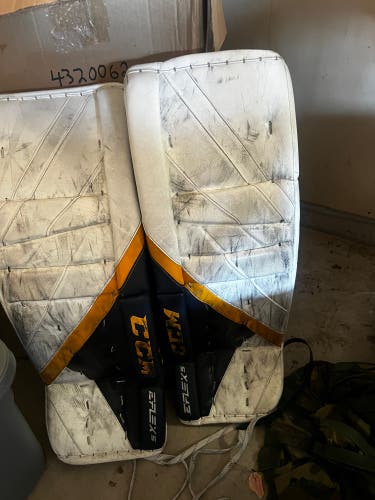 34" CCM Eflex 5 Goalie Leg Pads Pro Stock (Used)