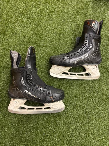 Intermediate Bauer Vapor Hyperlite Hockey Skates | Size 5.5 (EE)