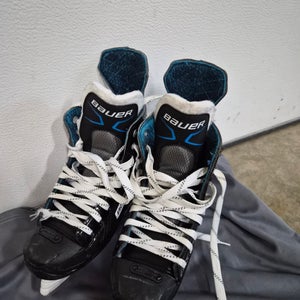 Bauer XLP Hockey Skates Regular Width Size 5 (Used)