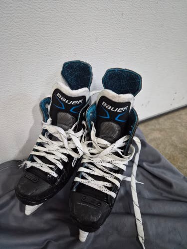 Bauer XLP Hockey Skates Regular Width Size 5 (Used)