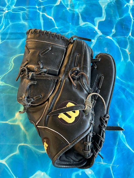 Black Wilson A2000 RH Baseball Glove 11.75" (Used)