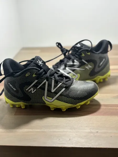 New Balance Mid Top Freeze 4.0 (Youth Size 2.5)