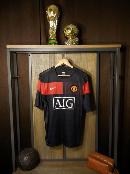 Manchester United 2009/10 Black Training Top – Size M – (MPN